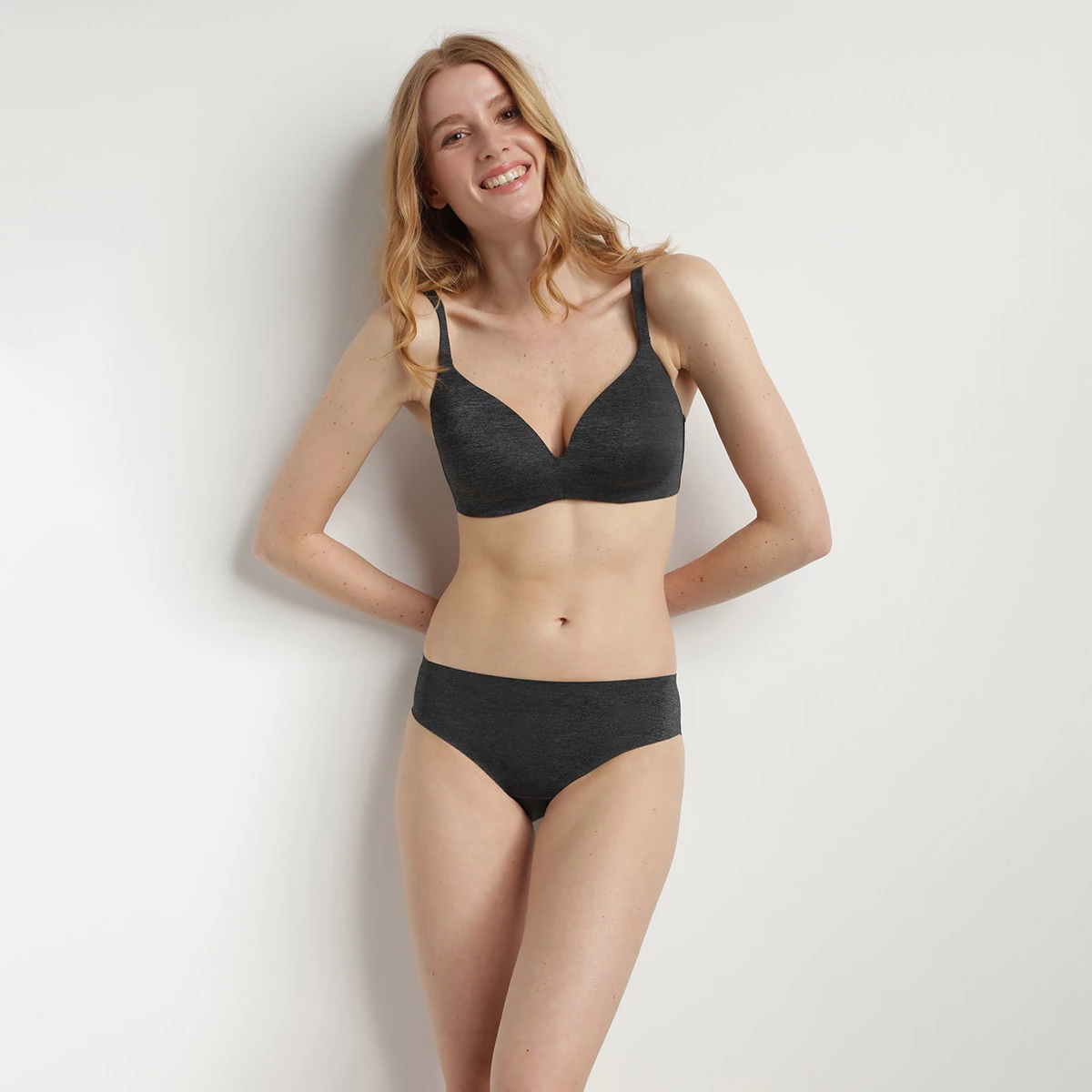 Culotte En Microfibre Gris Argent Chiné InvisiFree De Dim 5 Culotte En Microfibre Gris Argent Chiné InvisiFree De Dim – Image 4