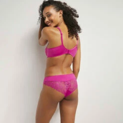 Soutien-gorge Emboîtant Dentelle Et Tulle Fuschia Generous Essentiel 12 Soutien-gorge Emboîtant Dentelle Et Tulle Fuschia Generous Essentiel -Offres DIM Boutique D08H4C1 A7V 04