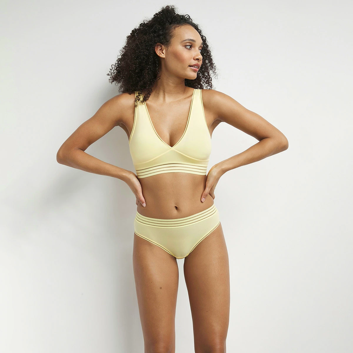 Culotte Femme Invisible En Microfibre Jaune Tendre Oh My Dim’s 6 Culotte Femme Invisible En Microfibre Jaune Tendre Oh My Dim’s – Image 4