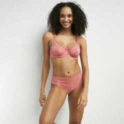 Soutien-gorge Emboitant Dentelle à Pois Rose Generous Edition Limitée 11 Soutien-gorge Emboitant Dentelle à Pois Rose Generous Edition Limitée -Offres DIM Boutique D0BUDC1 A7U 03