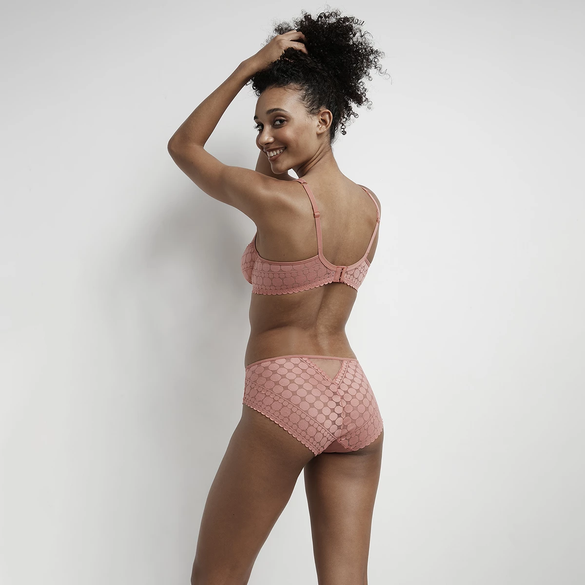 Slip Femme En Dentelle Et Pois Bois De Rose Generous Édition Limitée 7 Slip Femme En Dentelle Et Pois Bois De Rose Generous Édition Limitée – Image 5