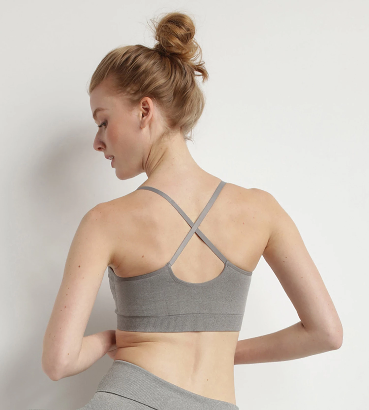Brassière Sans Coutures à Impact Léger Gris Galet Dim Sport 5 Brassière Sans Coutures à Impact Léger Gris Galet Dim Sport – Image 3