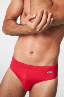 Slip De Bain Moyen En Charmeuse, Rouge 9 Slip De Bain Moyen En Charmeuse, Rouge -Offres DIM Boutique D0BXFPA A22 03