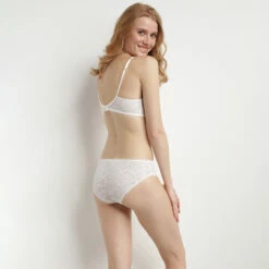 Slip Femme En Dentelle à Motif Feuillage Nacre MOD De Dim 12 Slip Femme En Dentelle à Motif Feuillage Nacre MOD De Dim -Offres DIM Boutique D0CIOC1 1LM 04