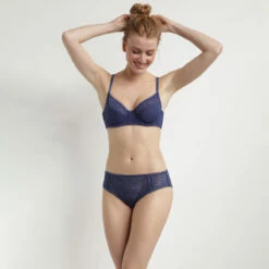 Slip Femme En Dentelle à Motif Feuillage Bleu Lazuli MOD De Dim 11 Slip Femme En Dentelle à Motif Feuillage Bleu Lazuli MOD De Dim -Offres DIM Boutique D0CIOC1 AJ5 03