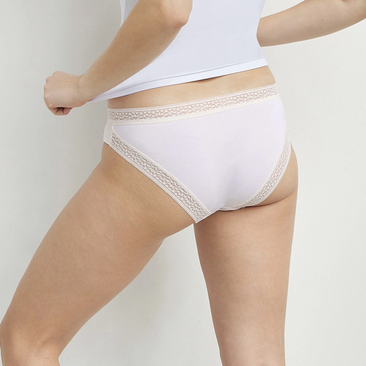 Culotte Femme En Coton Et Dentelle Blanc Rose Bar à Culottes Dim 5 Culotte Femme En Coton Et Dentelle Blanc Rose Bar à Culottes Dim – Image 3