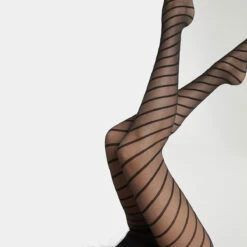 Collant Femme En Voile Transparent à Rayures Diagonales Noir Dim Style 9 Collant Femme En Voile Transparent à Rayures Diagonales Noir Dim Style -Offres DIM Boutique D0CM9M1 0HZ 03