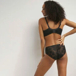 Soutien-gorge Emboitant Dentelle Coeurs Noir Generous Édition Limitée 12 Soutien-gorge Emboitant Dentelle Coeurs Noir Generous Édition Limitée -Offres DIM Boutique D0CMYC1 0HZ 04