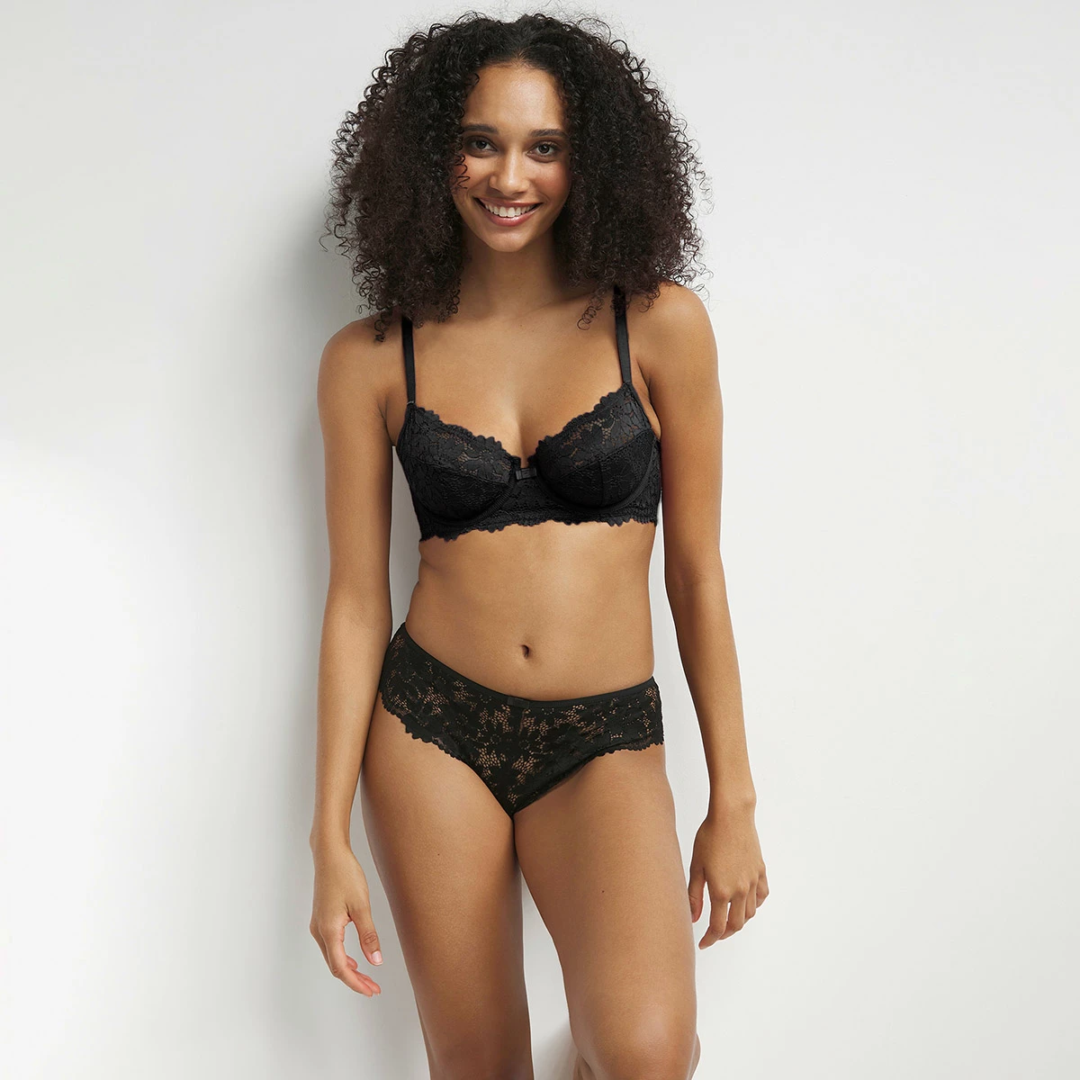 Soutien-gorge Emboitant à Armatures Dentelle Florale Noire Daily Glam 6 Soutien-gorge Emboitant à Armatures Dentelle Florale Noire Daily Glam – Image 4
