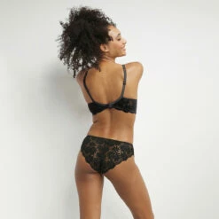 Soutien-gorge Emboitant à Armatures Dentelle Florale Noire Daily Glam 12 Soutien-gorge Emboitant à Armatures Dentelle Florale Noire Daily Glam -Offres DIM Boutique D0CU8C1 0HZ 04