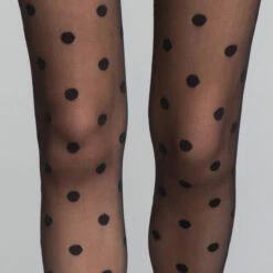 Collant Femme En Voilage Noir 19D à Gros Pois Dim Style 11 Collant Femme En Voilage Noir 19D à Gros Pois Dim Style -Offres DIM Boutique DIM 086X 0HZ 02